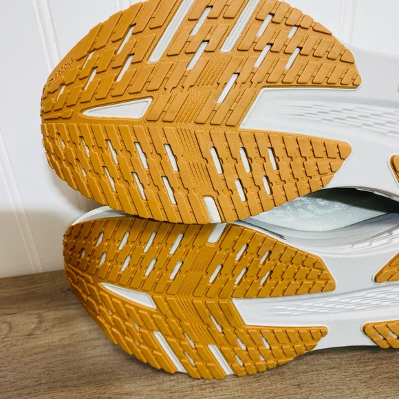 Brand new women’s Brooks Launch 11 size 8.5 no box - Picture 15 of 15